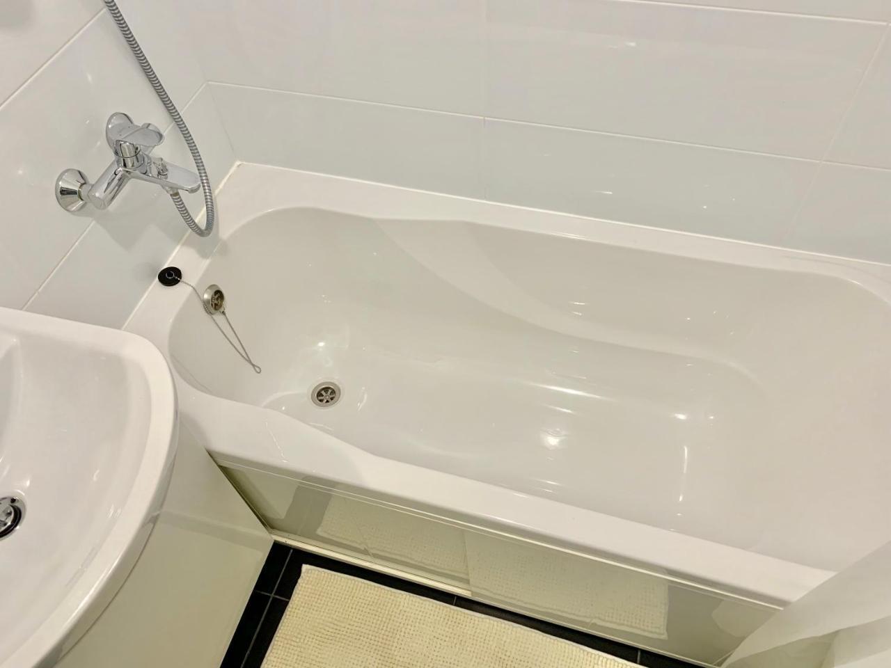 Apartment Privokzalnaya Square Ivano Frankivsk Bagian luar foto